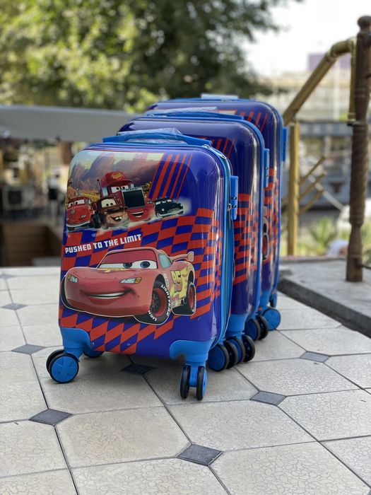 Детский чемодан для поездок