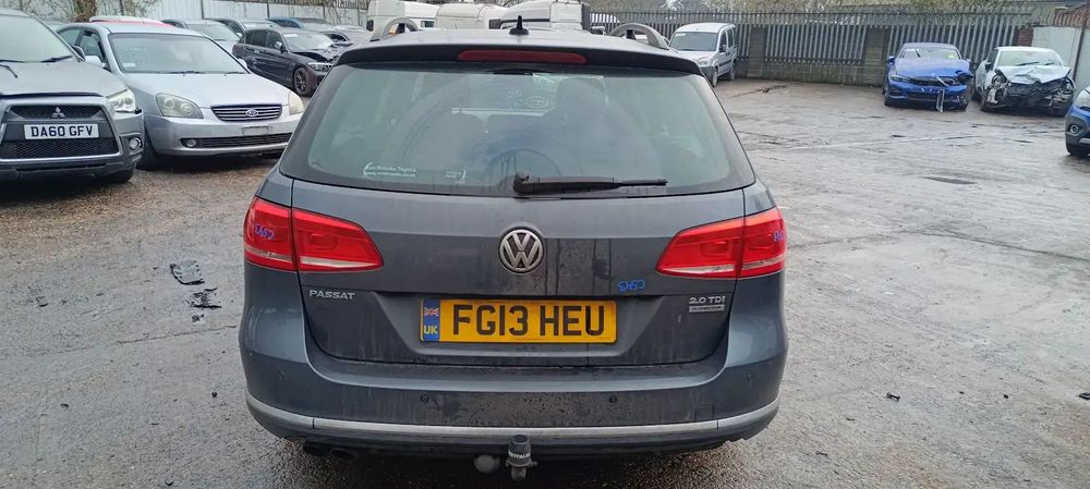 Dezmembrari / Dezmembrez VW Passat B7 (365)  2.0 TDI CFFB cutie viteze manuala cod culoare LK7X