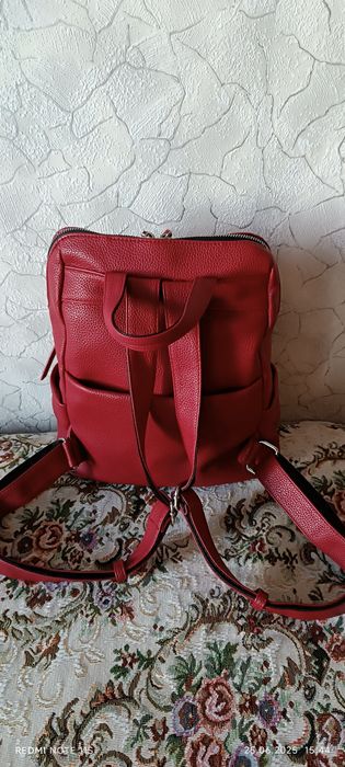 Женская сумочка и рюкзак