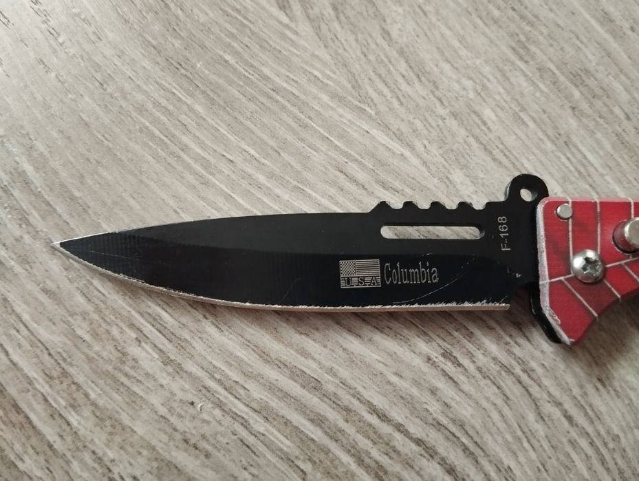 Briceag+ cutit de aruncat in copaci