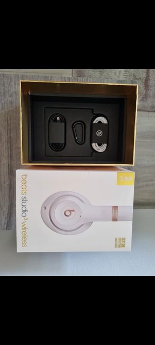 Vând casti over ear Beats Studio3, wireless, Porcelain Rose