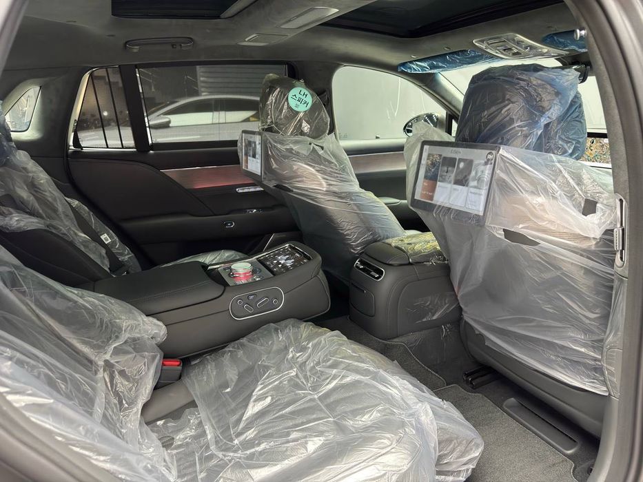 Продается новый Genesis G90