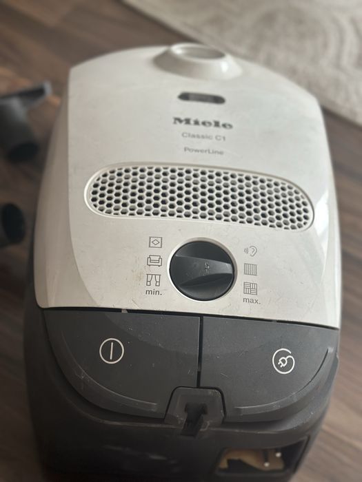 Пылесос Miele………………………….
