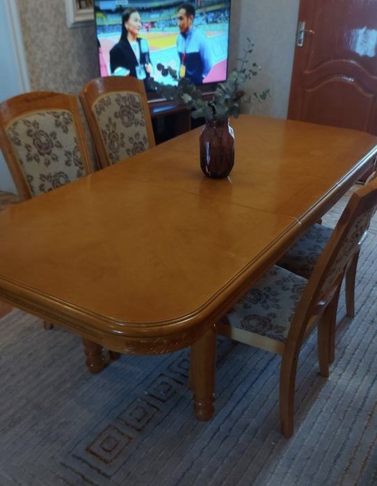 Стол со стульями