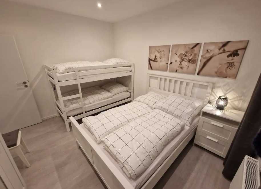 Дава се под наем Тристаен апартамент в Пловдив, Остромила - 95 кв.м за 300 € - Снимка #2