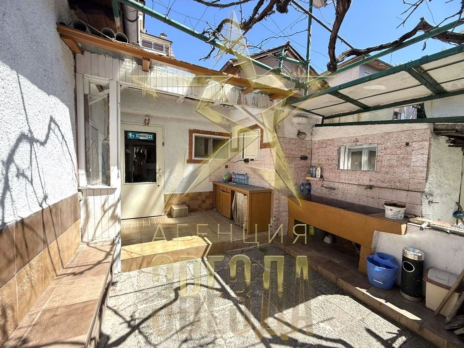 Продава се Къща в Пловдив, Център - 92 кв.м за 2120 €/кв.м - Снимка #1