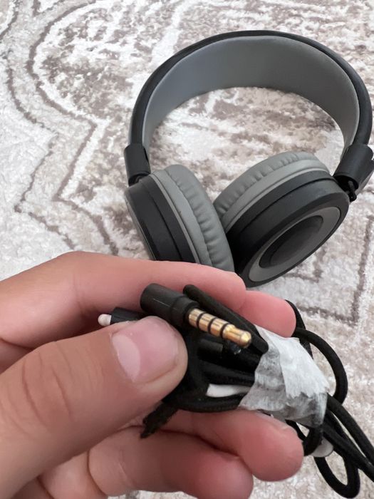 Продам наушники yison