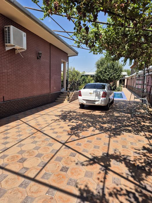 Продаётся дом со всеми удобствами.