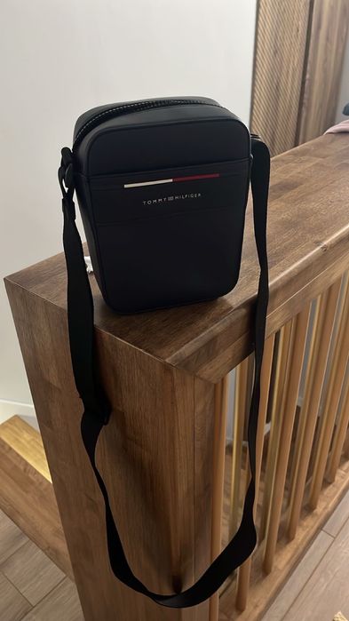 TOMMY HILFIGER бренд продаю сумку