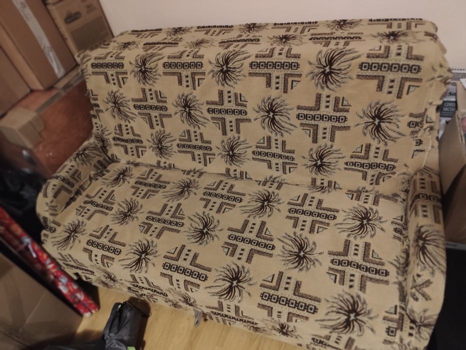 Vând canapea extensibilă în stare bună