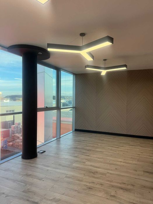 Предлагаме компактен и светъл офис под наем - 36 кв.м