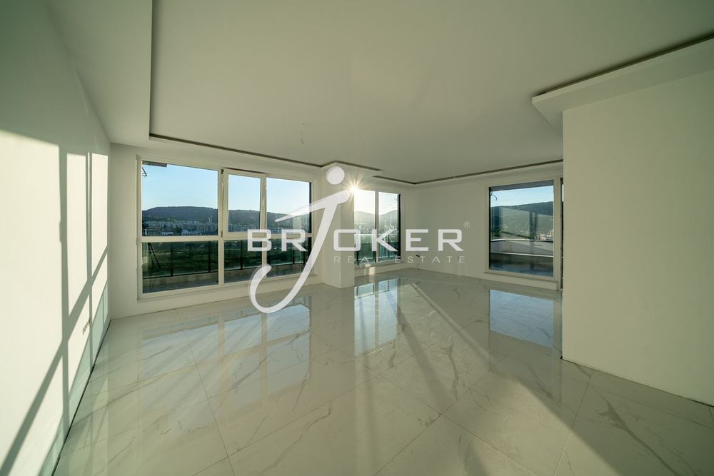 Продава се Многостаен апартамент в Кърджали, Център - 299 кв.м за 1004 €/кв.м - Снимка #7