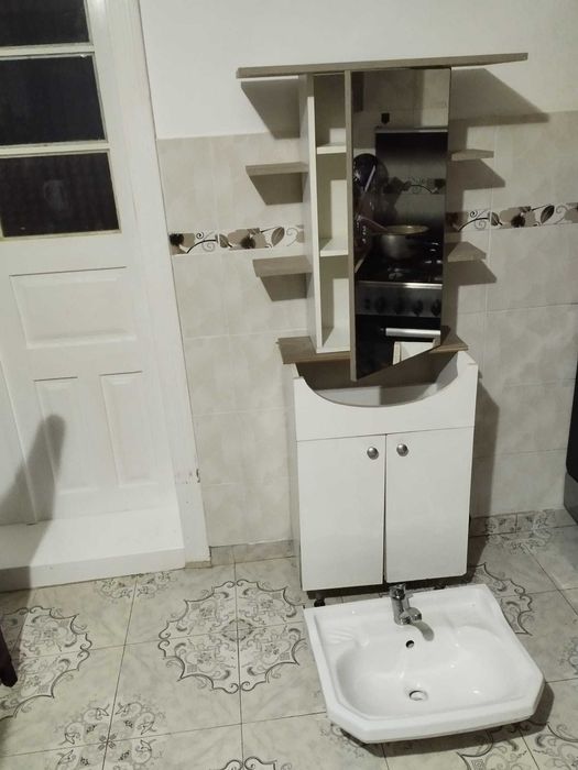 Dulăpior baie cu oglindă.