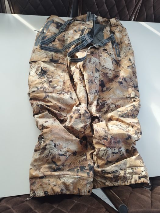 Продам зимние куртки