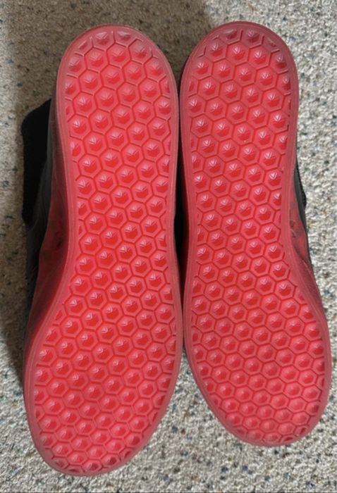 adidas Skateboarding 3ST.002 B96261 – Pantofi de skate rari, Negru/Scarlet, mărimea US 11, cu cutia originală