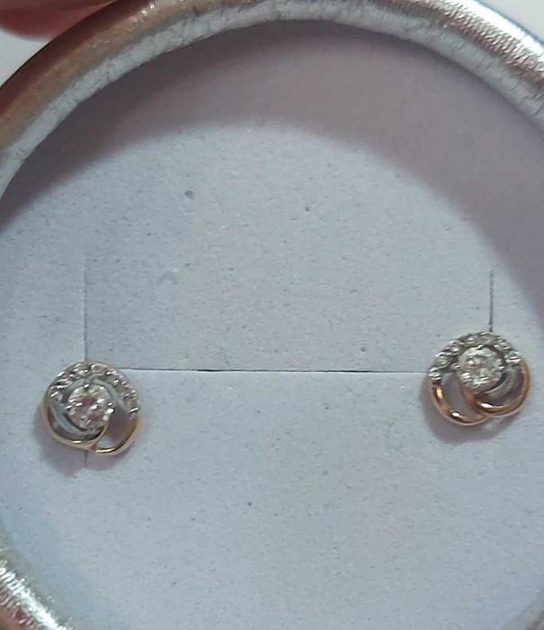 Продам золотые серьги.