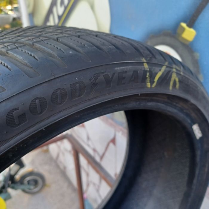 215 40 18 Good Year 2бр всесезонни дот 5020