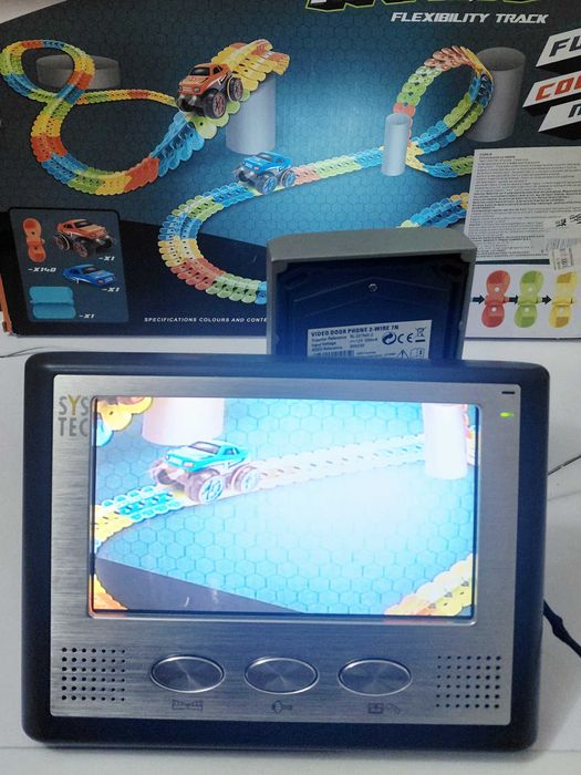 Video interfon cu fir