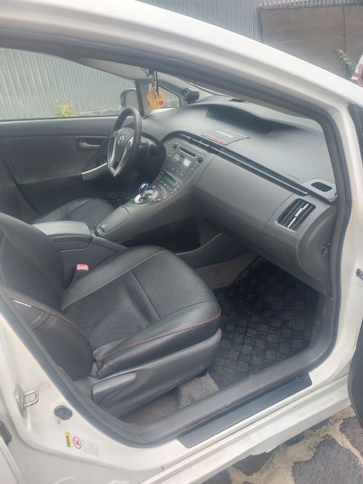 Toyota prius hybrid 2012
