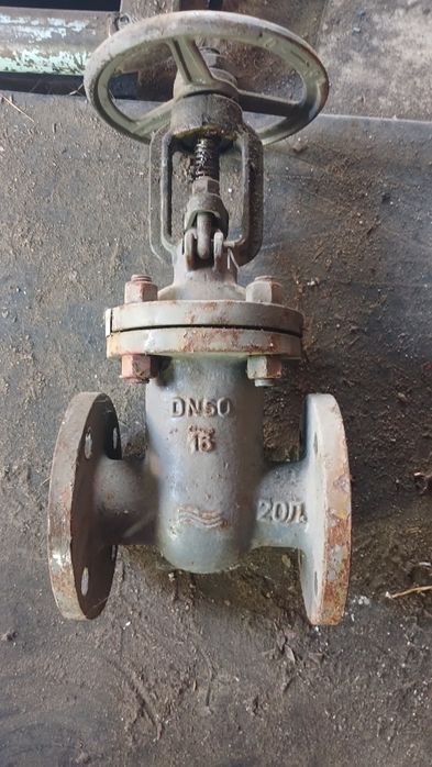 Продам задвижку 50 дм