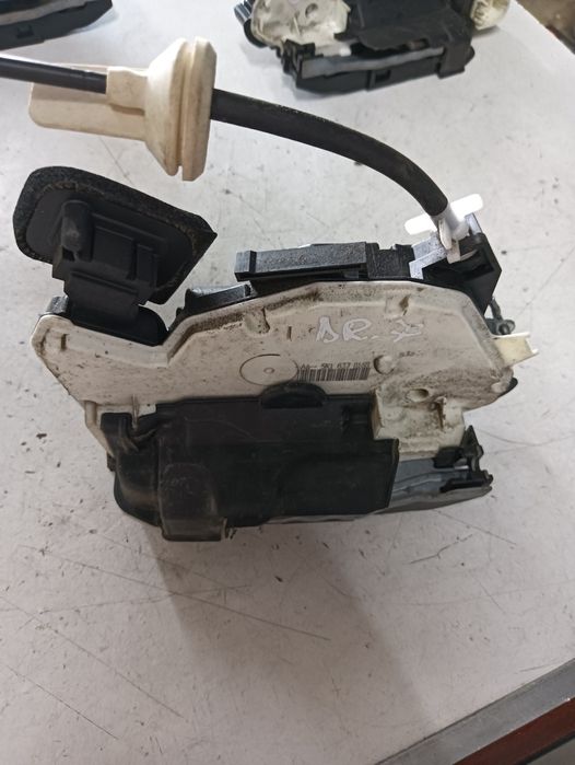 Broasca Usa Dreapta Fata Volkswagen Golf Vi (5K1) [ 2008 - 2013 ] Oem