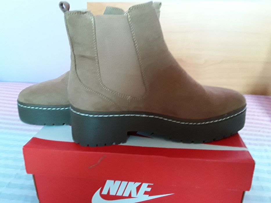 Vând Ghete Dama Bershka Mărimea 38 Noi Italia