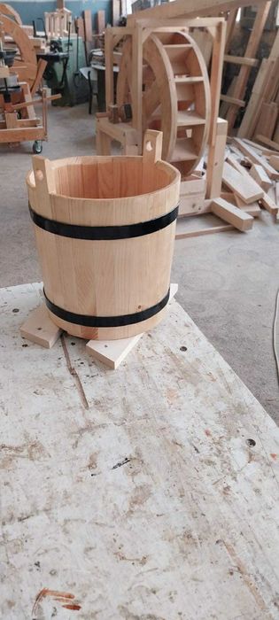 Vand mobilier din lemn / Vand moara de apa din lemn