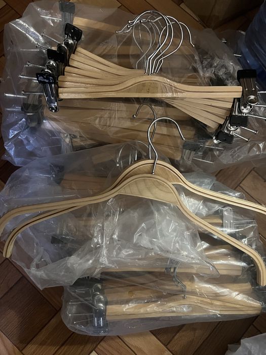 Деревянные вешалки с прищепками