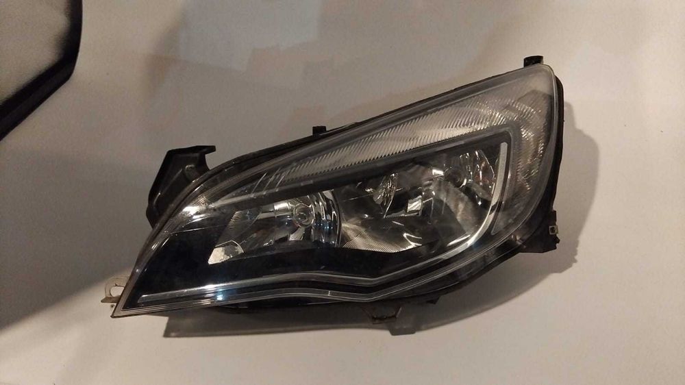 Far stanga-dreapta Opel Astra J an 2013 Facelift