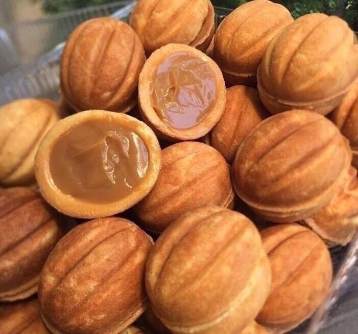 Орешки, вафли со сгущенкой