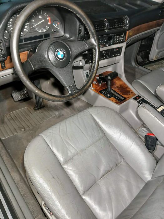 Bmw e32 750 v12.