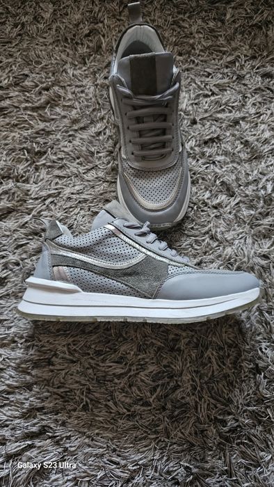 Кроссовки женские кожаные