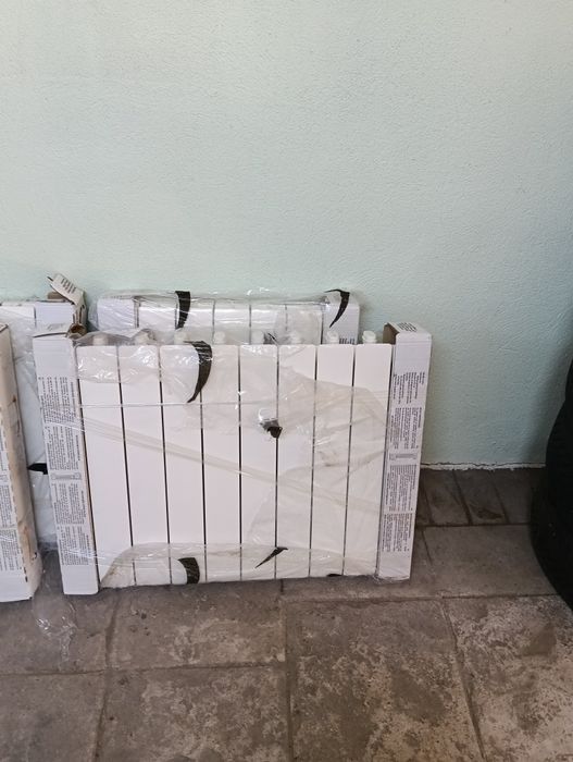 Vând calorifere, elemente modulare aluminiu, 4 buc, 7, 10, 10, 13 elemente.
