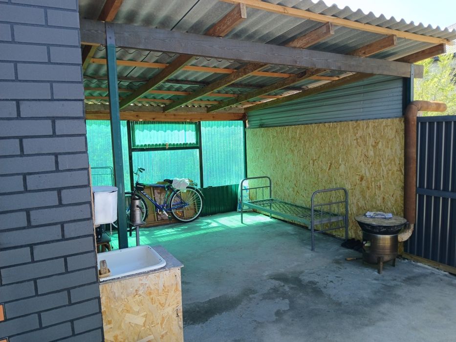 Участок с времянкой