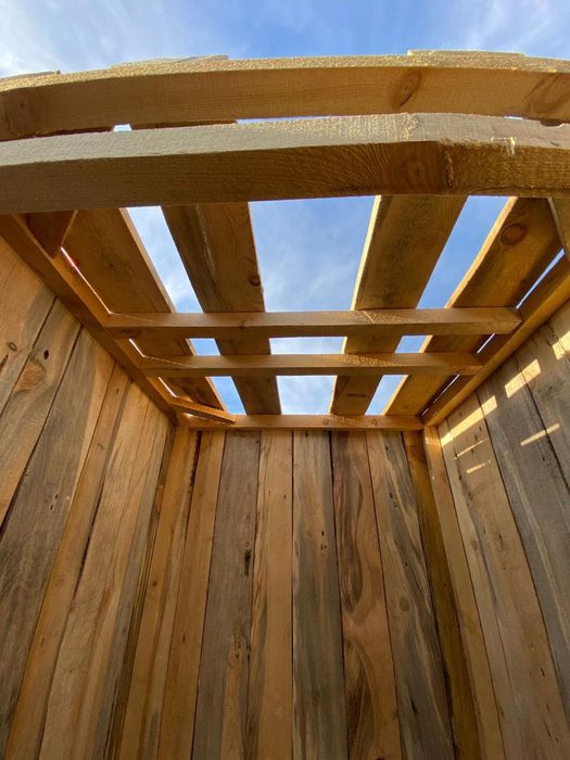 Продам деревянный туалет и душ