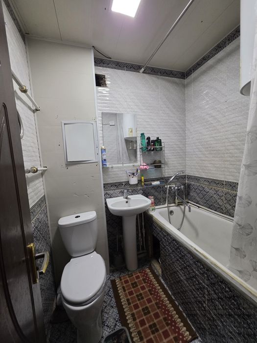 Кибрай марказида 2 хонали квартира сотилади.