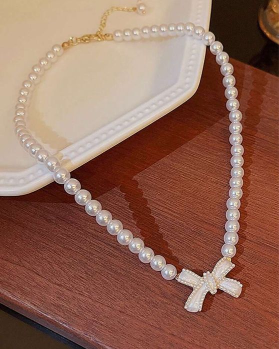 Нежно колие с перлички