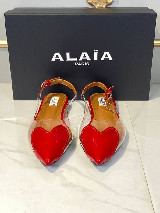 Нови обувки Alaia със сърца