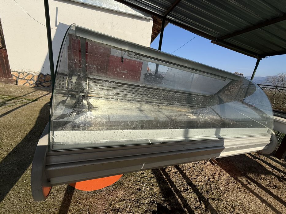 Хладилна витрина