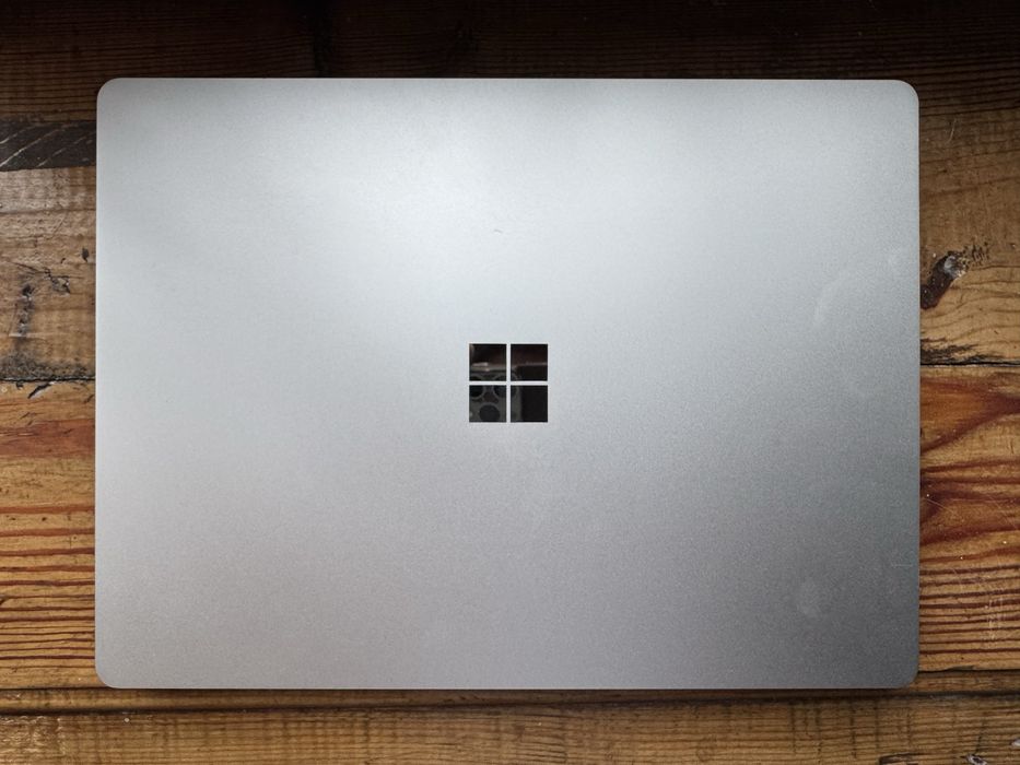 Micrasoft surface GO2 chexoliham bor