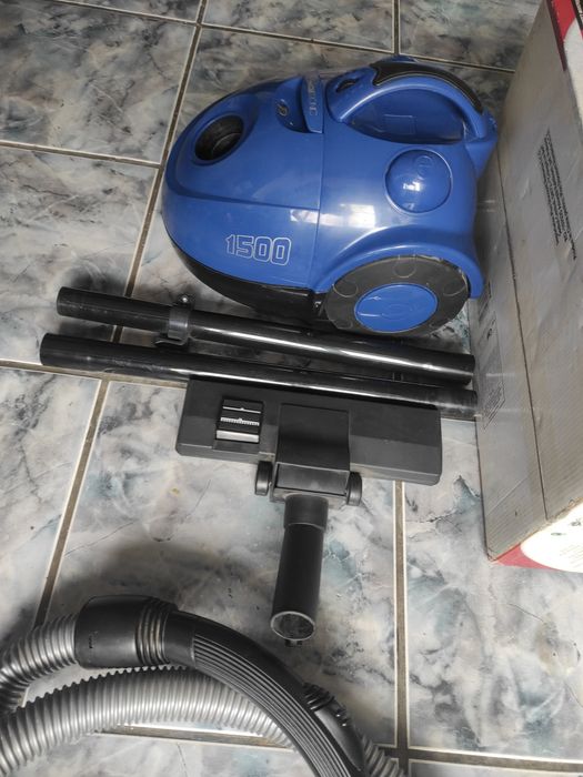 Aspirator cu sac în perfectă stare de funcționare. Este aproape nou.