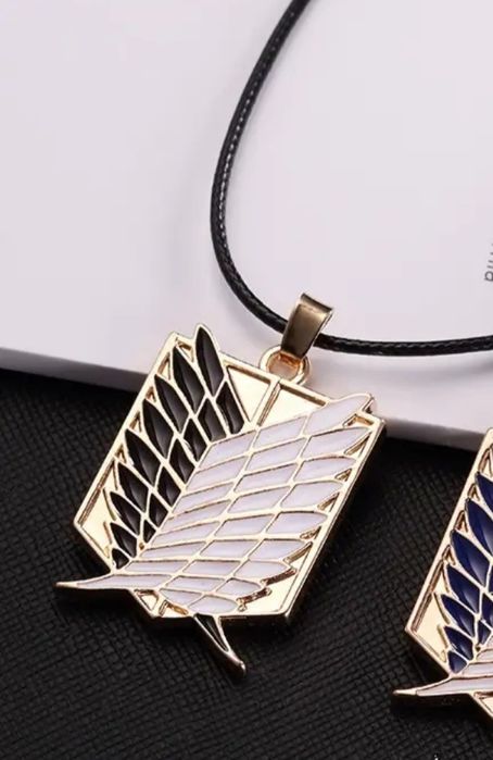 Цепочка с кулоном крылья свободы,атака Титанов