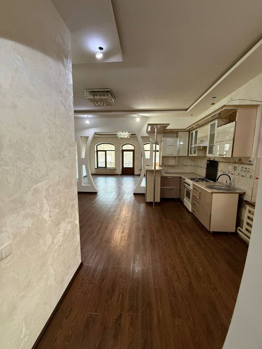 Продаётся кв.на Вокзале около Саодат в 3х этажном новостройке