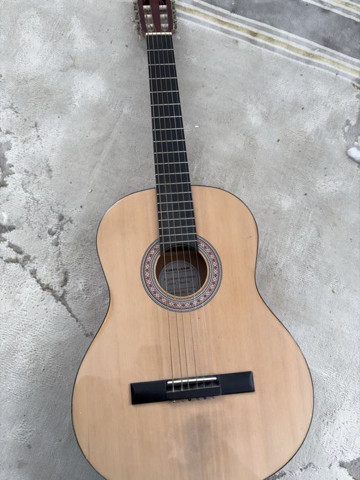 Акустическая гитара