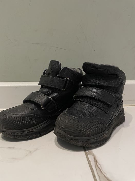 Продам фирменные ботинки