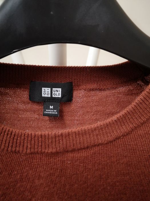 Вълнен пуловер на марката Uniqlo