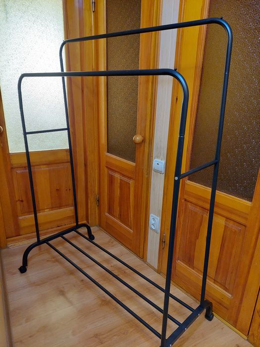 Продам вешалки и обувницы