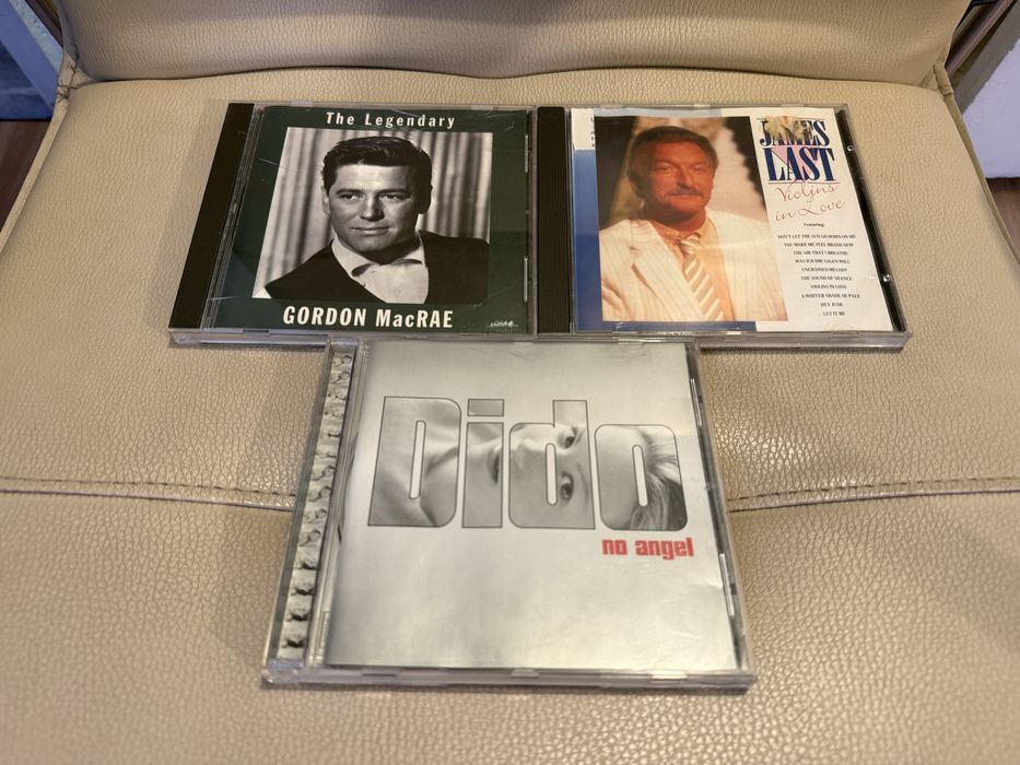 Оригинални матрични музикални компакт дискове/Music CD