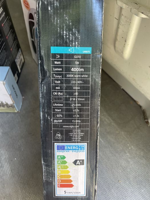 Spot LED cu 3 brațe orientabile – EGLO Salto, Alb Mat