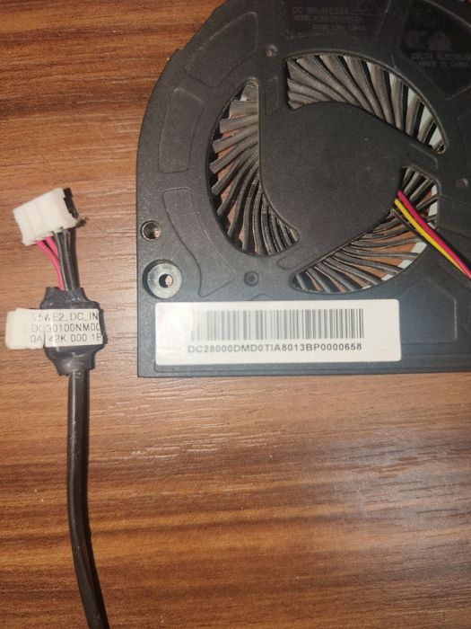 Vând cooler intern + mufă alimentare Acer